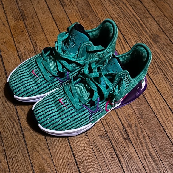 LeBron Witness 6 Basketball shoes - Picture 2 of 4